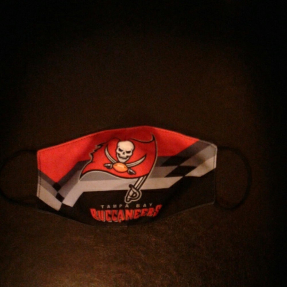 ❤NEW Tampa Bay Buccaneers Face Mask❤ - Picture 1 of 7